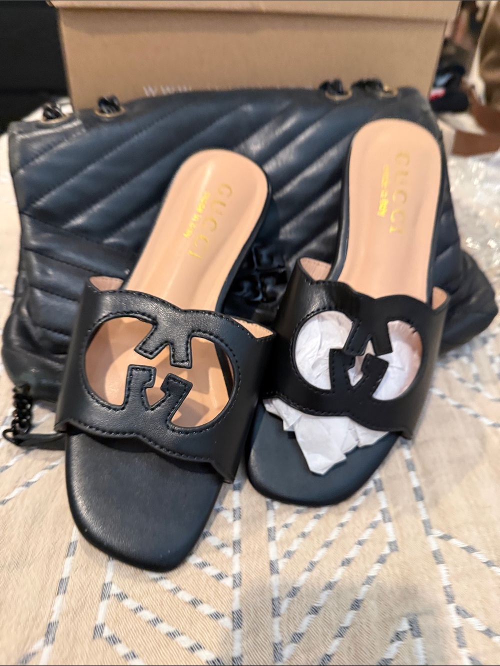 Similar to GG Black Leather Interlocking G Slide Sandals COPY s